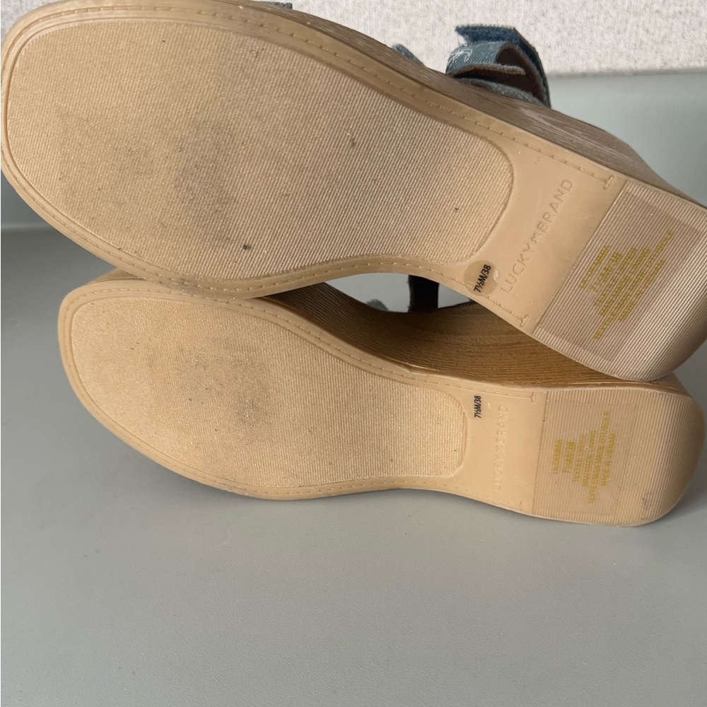 Lucky Brand Women Sz 7.5 Demmia Wood Wedge Platform Strappy Printed Denim Sandal - Picture 7 of 8